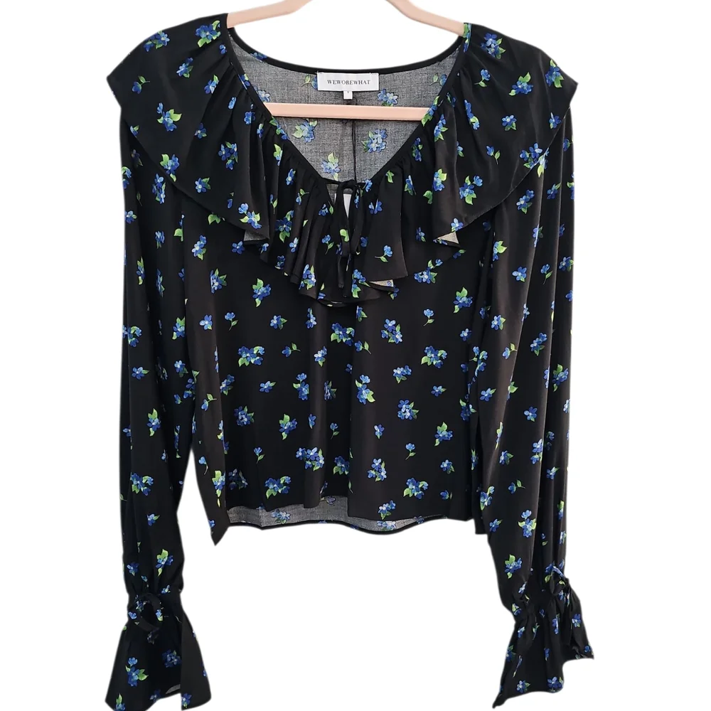 NWT Revolve Weworewhat Womens Floral Ruffled Bell Sleeve Blouse Size M - Picture 1 of 4